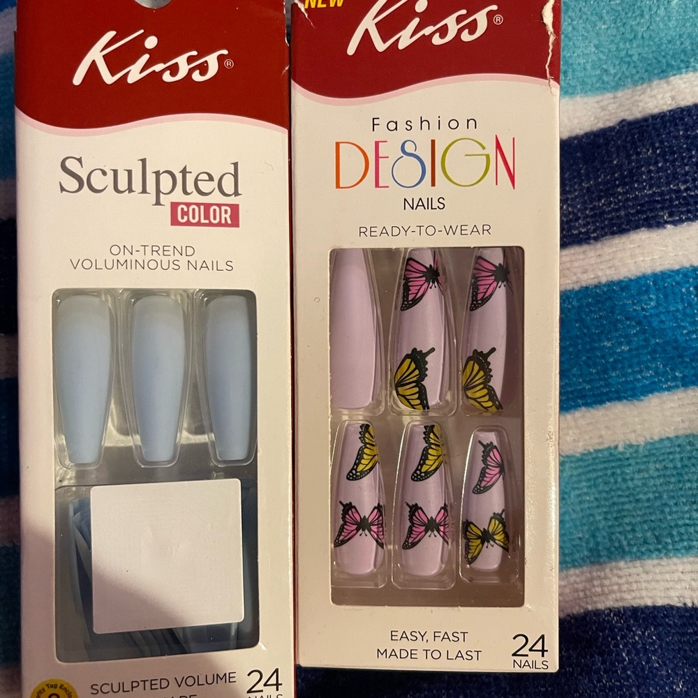Kiss press on nails .